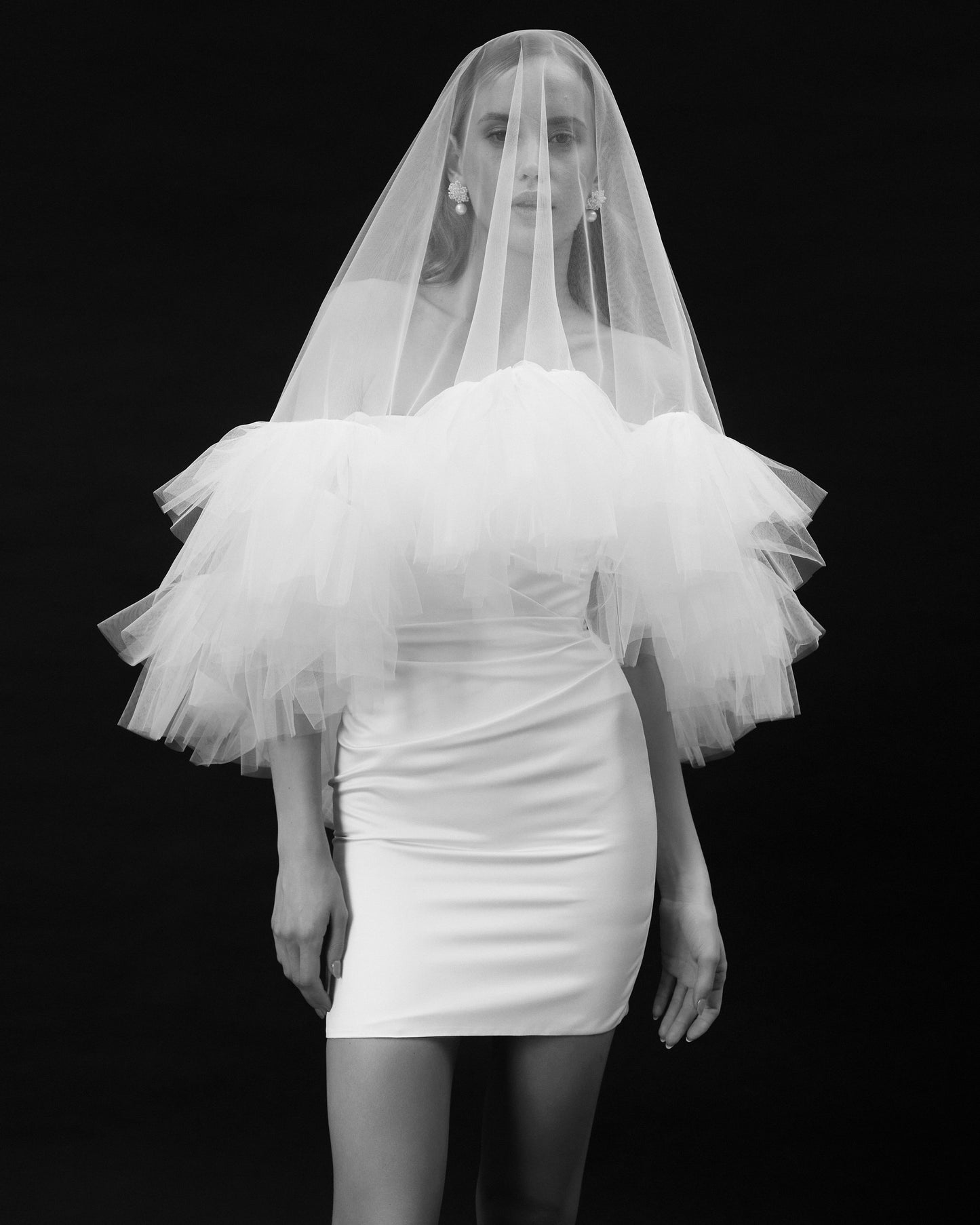 Wedding veil with ruffles