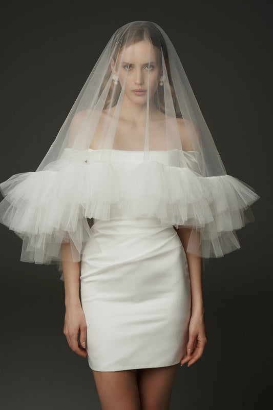 Wedding veil with ruffles