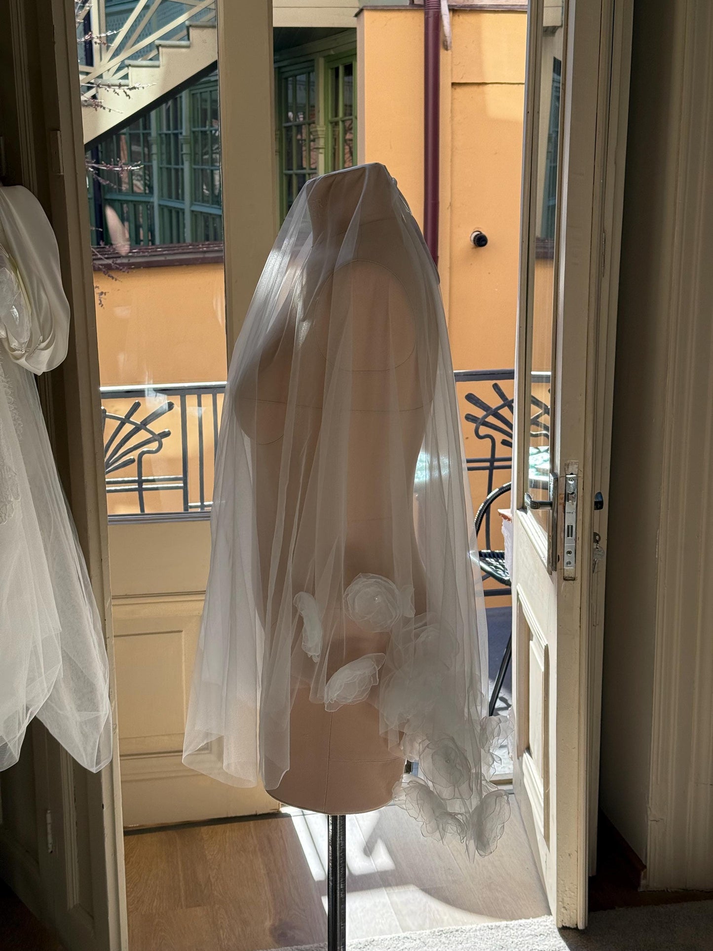 Tamari veil mini