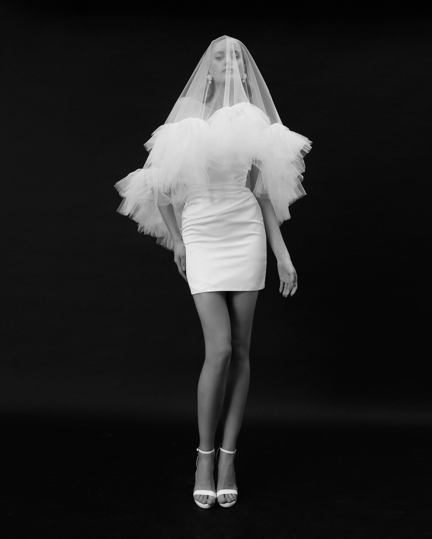 Wedding veil with ruffles
