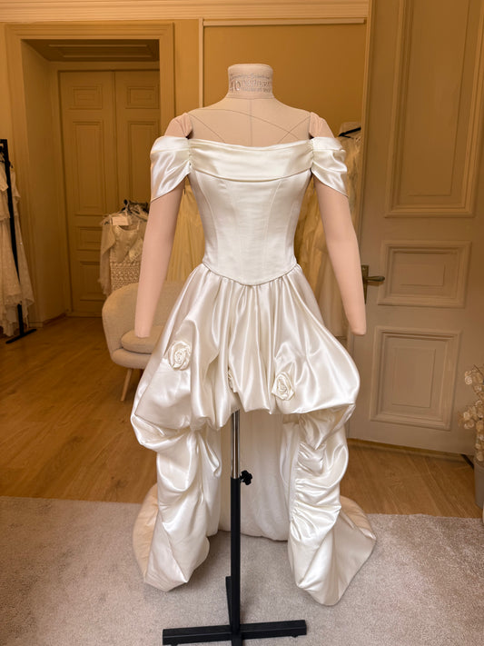 ქირავდება | კასანდრას კორსეტი + ლეილას ქვედაბოლო ყვავილებით