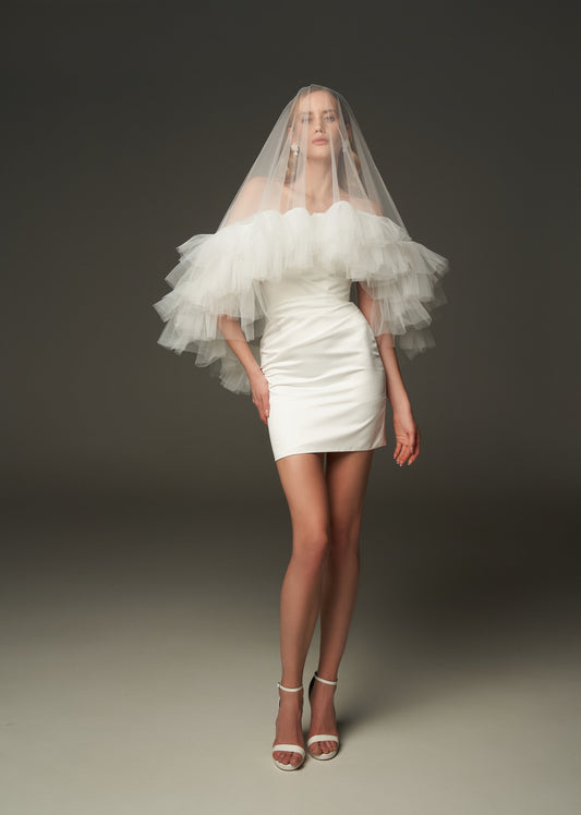 Wedding veil with ruffles